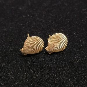 Vintage Small 14k Yellow Gold Shell Stud Earrings